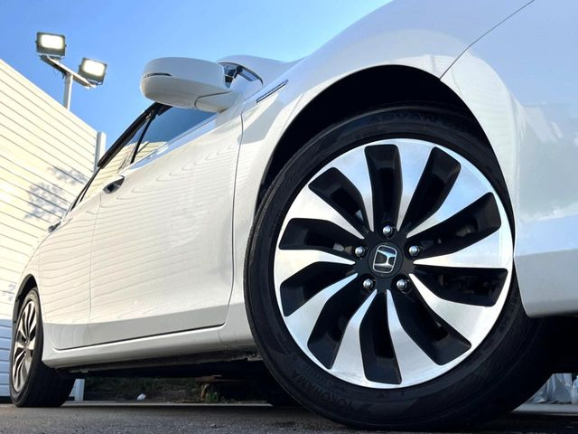 �y����17�C���`�A���~�z�C�[���z�O�ςɃ}�b�`���������A���~�z�C�[���𑕒����Ă���܂��B�e��ЊO�A���~�z�C�[����A�X�^�b�h���X�^�C�����戵�����Ă���܂��B���񂲑��k����������