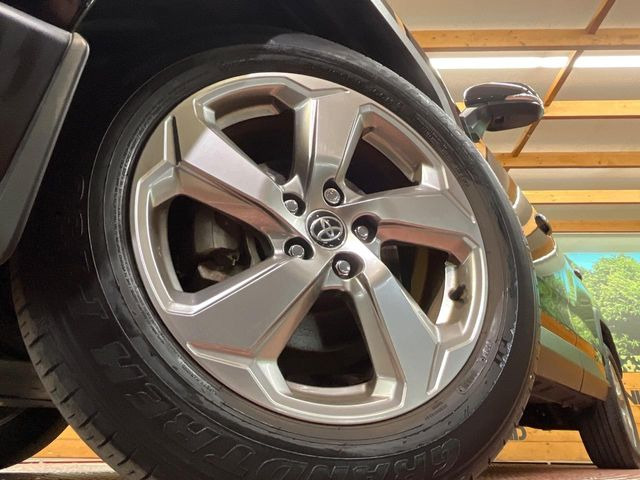�y����18�C���`�A���~�z�C�[���z�O�ςɃ}�b�`���������A���~�z�C�[���𑕒����Ă���܂��B�e��ЊO�A���~�z�C�[����A�X�^�b�h���X�^�C�����戵�����Ă���܂��B���񂲑��k����������