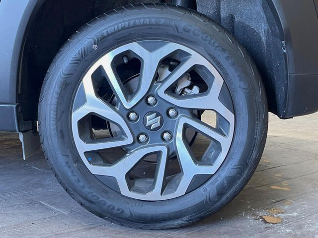 �y����16�C���`�A���~�z�C�[���z�O�ςɃ}�b�`���������A���~�z�C�[���𑕒����Ă���܂��B�e��ЊO�A���~�z�C�[����A�X�^�b�h���X�^�C�����戵�����Ă���܂��B���񂲑��k����������
