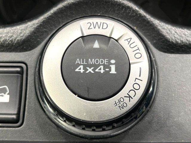 �y�I�[�����[�h4&times;4�z2WD/4WD���[�h����y�ɐ؂�ւ��\�B�R��d����2WD�A�X�^�b�N���ɖ𗧂�LOCK�AAUTO���[�h�ł�4WD�̔z���������Œ������A�H�ʏ󋵂��킸���肵��������T�|�[�g�B