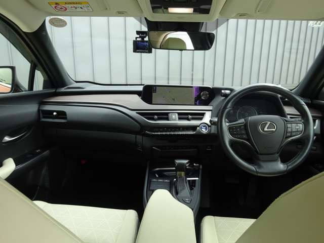 UX250h バージョンL