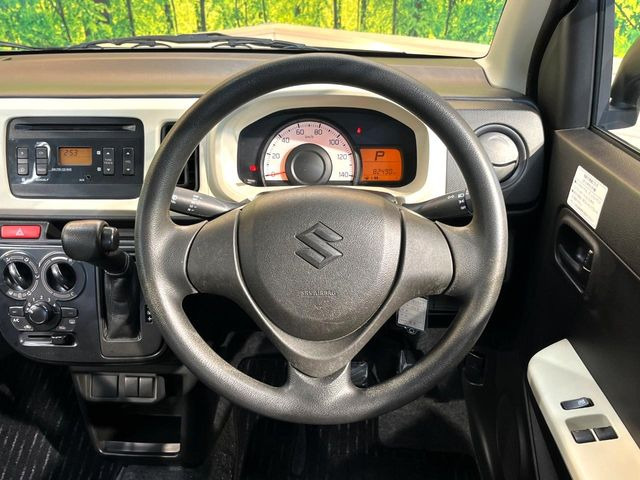 �C���e���A�ɍ��킹���f�U�C���̃X�e�A�����O�́A�^�]�������̂��Ƃ��l���A�^�]���₷���`��A�傫���ł��B�����x�A���ۂɐG���Ă��m���߂��������B
