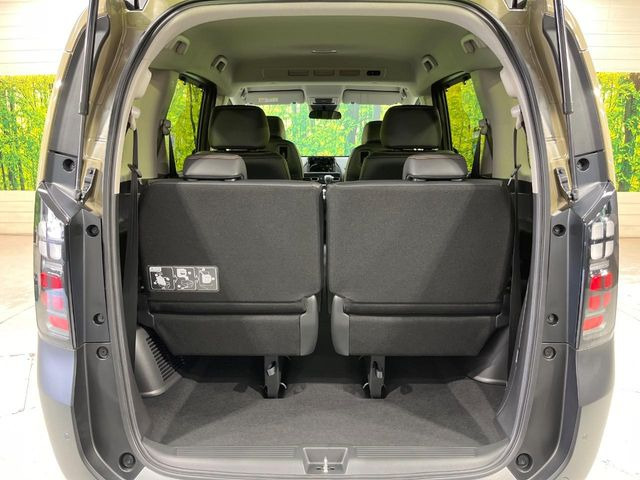 普段のお買い物や通勤、送迎等に十分な荷室スペースを確保しております。セカンドシートを倒すと、大きな荷物の積載も可能です♪