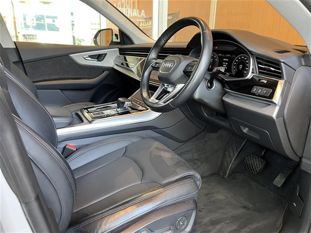 Q855 TFSI クワトロ デビューパッケージ ラグジュアリー 4WD