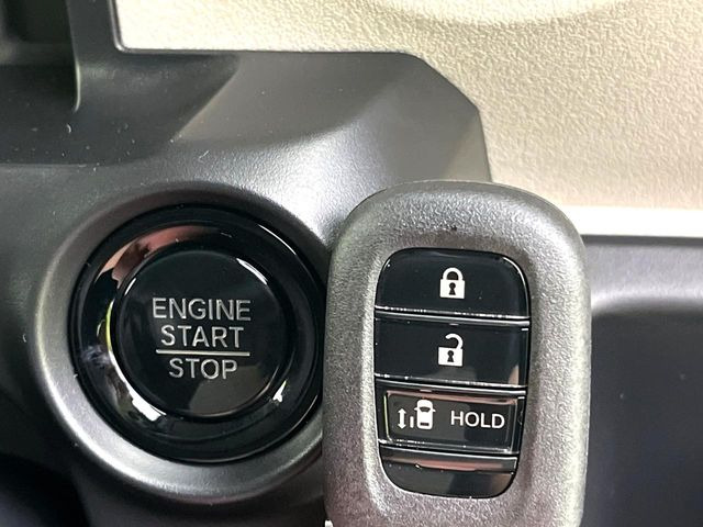 �yHonda�X�}�[�g�L�[�z�J�o����|�P�b�g�ɓ��ꂽ�܂܂ł��h�A�̎{���E�������\�ȃX�}�[�g�L�[�𑕔��B�G���W���̃I���E�I�t�����J�M�����o���K�v����������Ƃ��Ă��֗��ł���