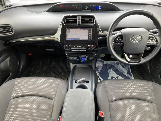 プリウス1.8 S