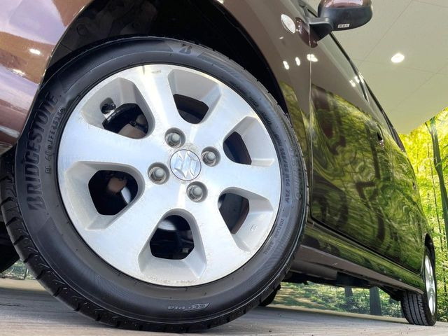 �y����14�C���`�A���~�z�C�[���z�O�ςɃ}�b�`���������A���~�z�C�[���𑕒����Ă���܂��B�e��ЊO�A���~�z�C�[����A�X�^�b�h���X�^�C�����戵�����Ă���܂��B���񂲑��k����������