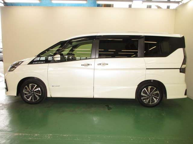 セレナ1.2 e-POWER ハイウェイスターV