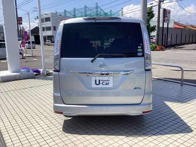 セレナ2.0 ハイウェイスター S-HYBRID Vセレクション