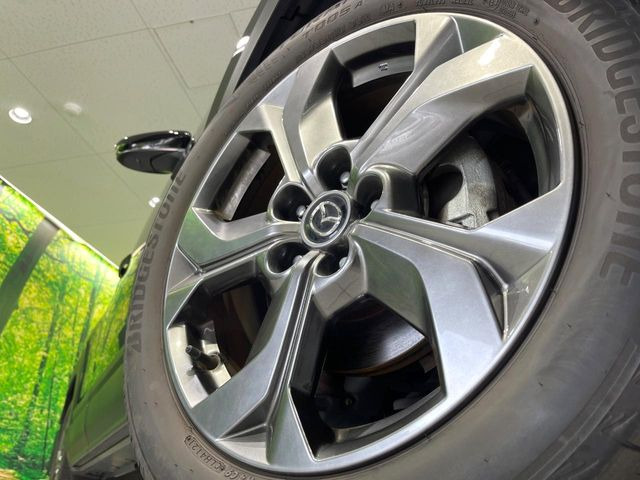 �y����18�C���`�A���~�z�C�[���z�O�ςɃ}�b�`���������A���~�z�C�[���𑕒����Ă���܂��B�e��ЊO�A���~�z�C�[����A�X�^�b�h���X�^�C�����戵�����Ă���܂��B���񂲑��k����������