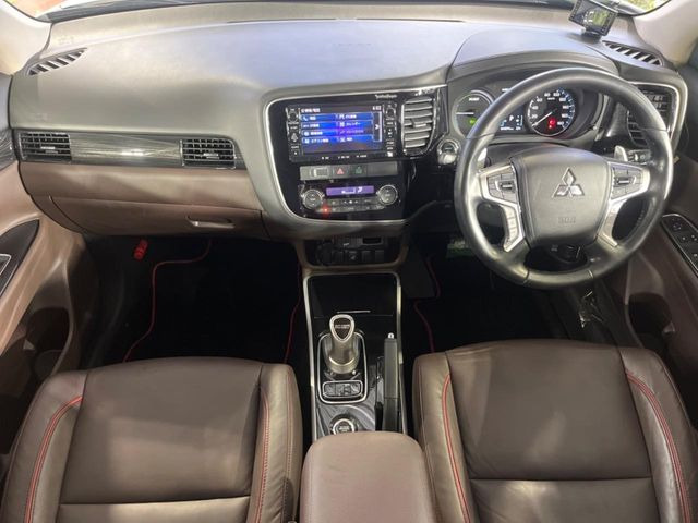 アウトランダーPHEV2.0 G プレミアムパッケージ 4WD