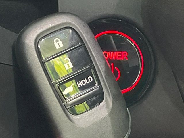 �yHonda�X�}�[�g�L�[�z�J�o����|�P�b�g�ɓ��ꂽ�܂܂ł��h�A�̎{���E�������\�ȃX�}�[�g�L�[�𑕔��B�G���W���̃I���E�I�t�����J�M�����o���K�v����������Ƃ��Ă��֗��ł���