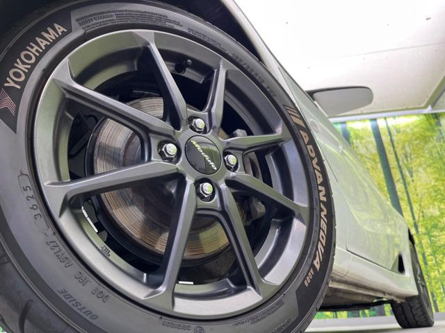 �y16�C���`�A���~�z�C�[���z�O�ςɃ}�b�`�����A���~�z�C�[���𑕒����Ă���܂��B�e��A���~�z�C�[����A�X�^�b�h���X�^�C�����戵�����Ă���܂��B���񂲑��k����������