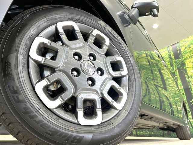 �y����15�C���`�A���~�z�C�[���z�O�ςɃ}�b�`���������A���~�z�C�[���𑕒����Ă���܂��B�e��ЊO�A���~�z�C�[����A�X�^�b�h���X�^�C�����戵�����Ă���܂��B���񂲑��k����������