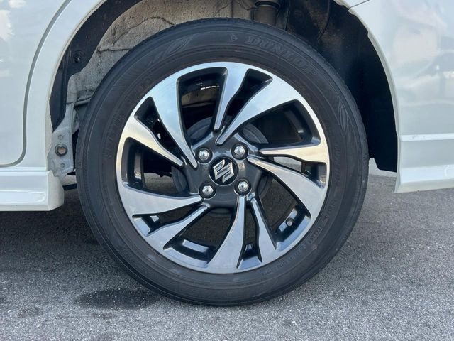 �y����15�C���`�A���~�z�C�[���z�O�ςɃ}�b�`���������A���~�z�C�[���𑕒����Ă���܂��B�e��ЊO�A���~�z�C�[����A�X�^�b�h���X�^�C�����戵�����Ă���܂��B���񂲑��k����������