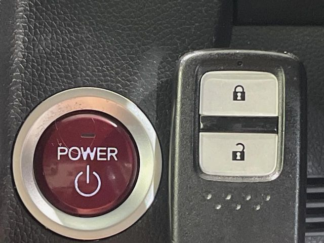 �yHonda�X�}�[�g�L�[�z�J�o����|�P�b�g�ɓ��ꂽ�܂܂ł��h�A�̎{���E�������\�ȃX�}�[�g�L�[�𑕔��B�G���W���̃I���E�I�t�����J�M�����o���K�v����������Ƃ��Ă��֗��ł���