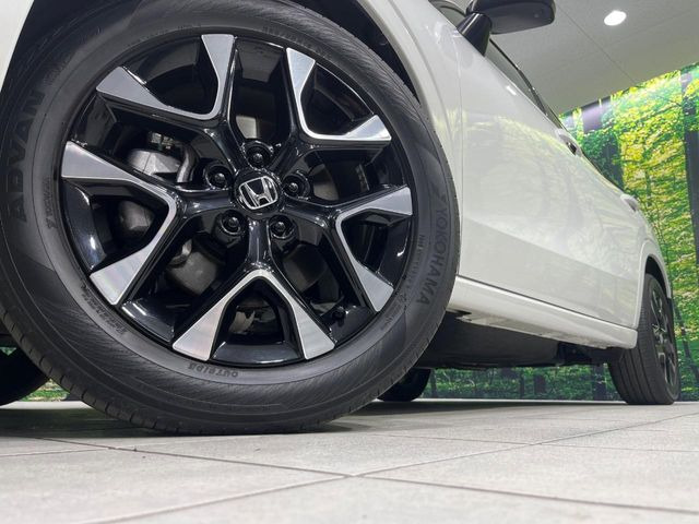 �y�����C���`18�A���~�z�C�[���z�O�ςɃ}�b�`���������A���~�z�C�[���𑕒����Ă���܂��B�e��ЊO�A���~�z�C�[����A�X�^�b�h���X�^�C�����戵�����Ă���܂��B���񂲑��k����������