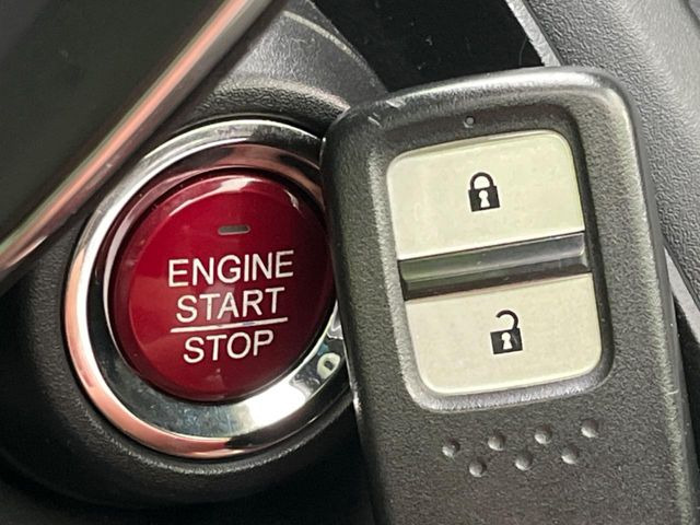 �yHonda�X�}�[�g�L�[�z�J�o����|�P�b�g�ɓ��ꂽ�܂܂ł��h�A�̎{���E�������\�ȃX�}�[�g�L�[�𑕔��B�G���W���̃I���E�I�t�����J�M�����o���K�v����������Ƃ��Ă��֗��ł���