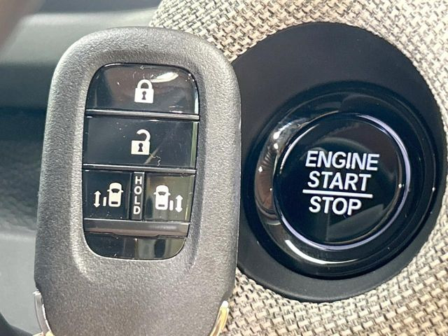 �yHonda�X�}�[�g�L�[�z�J�o����|�P�b�g�ɓ��ꂽ�܂܂ł��h�A�̎{���E�������\�ȃX�}�[�g�L�[�𑕔��B�G���W���̃I���E�I�t�����J�M�����o���K�v����������Ƃ��Ă��֗��ł���