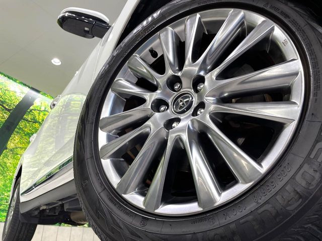 �y����18�C���`�A���~�z�C�[���z�O�ςɃ}�b�`���������A���~�z�C�[���𑕒����Ă���܂��B�e��ЊO�A���~�z�C�[����A�X�^�b�h���X�^�C�����戵�����Ă���܂��B���񂲑��k����������