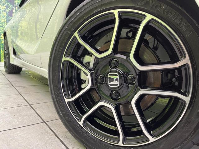 �y�����A���~�z�C�[���z�O�ςɃ}�b�`���������A���~�z�C�[���𑕒����Ă���܂��B�e��ЊO�A���~�z�C�[����A�X�^�b�h���X�^�C�����戵�����Ă���܂��B���񂲑��k����������