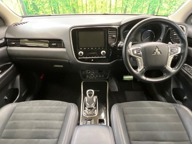 アウトランダーPHEV2.4 G プラスパッケージ 4WD