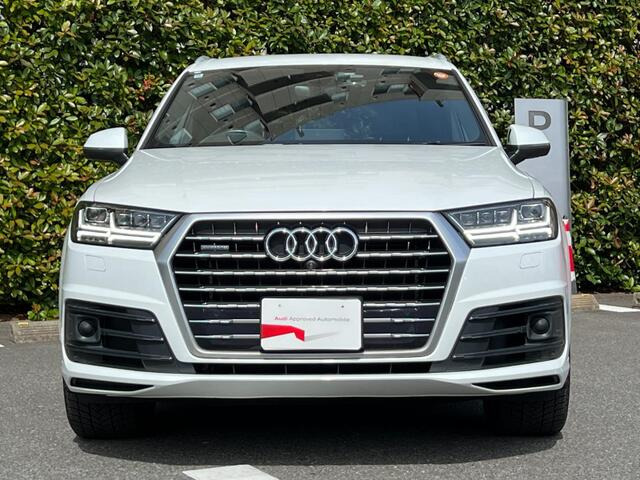 Q755 TFSI クワトロ 4WD