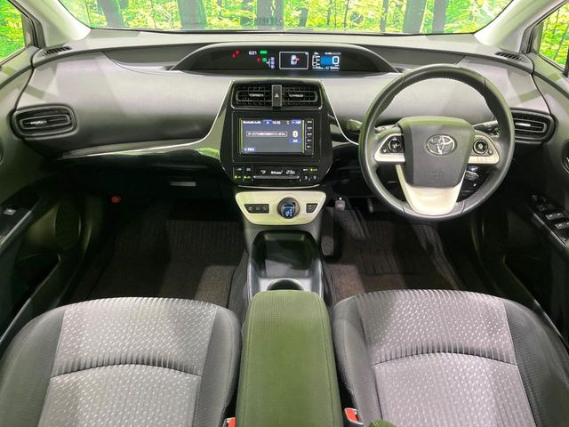 プリウス1.8 S