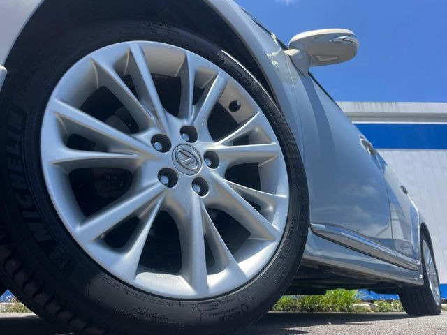 �y����18�C���`�A���~�z�C�[���z�O�ςɃ}�b�`���������A���~�z�C�[���𑕒����Ă���܂��B�e��ЊO�A���~�z�C�[����A�X�^�b�h���X�^�C�����戵�����Ă���܂��B���񂲑��k����������