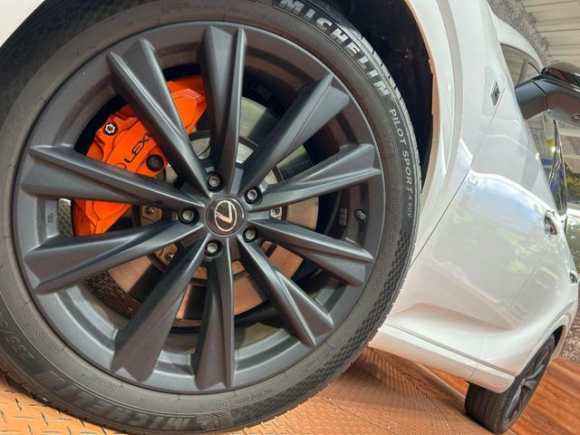 �y����21�C���`�A���~�z�C�[���z�O�ςɃ}�b�`���������A���~�z�C�[���𑕒����Ă���܂��B�e��ЊO�A���~�z�C�[����A�X�^�b�h���X�^�C�����戵�����Ă���܂��B���񂲑��k����������
