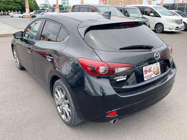 ���X�ł͌y�����Ԃ��畁�ʎԂ܂ŕ��L���I�[�����[�J�[�̎Ԏ�E�F�E�O���[�h��L�x�ɑ����Ă���܂��B