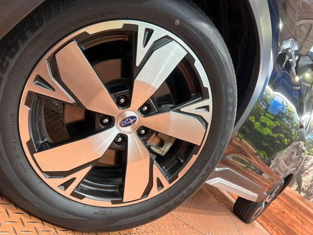 �y����18�C���`�A���~�z�C�[���z�O�ςɃ}�b�`���������A���~�z�C�[���𑕒����Ă���܂��B�e��ЊO�A���~�z�C�[����A�X�^�b�h���X�^�C�����戵�����Ă���܂��B���񂲑��k����������