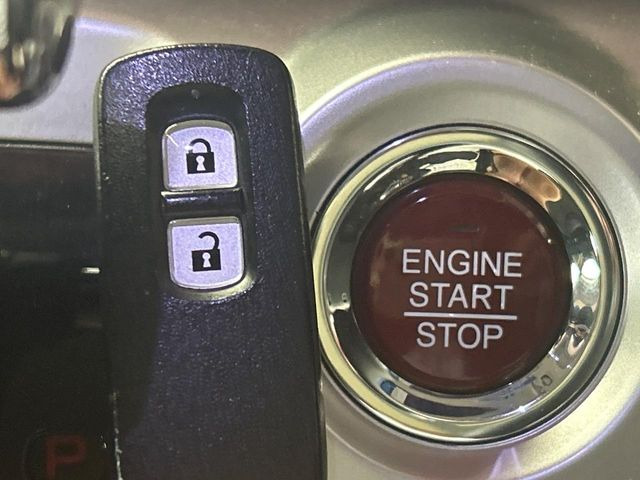 �yHonda�X�}�[�g�L�[�z�J�o����|�P�b�g�ɓ��ꂽ�܂܂ł��h�A�̎{���E�������\�ȃX�}�[�g�L�[�𑕔��B�G���W���̃I���E�I�t�����J�M�����o���K�v����������Ƃ��Ă��֗��ł���