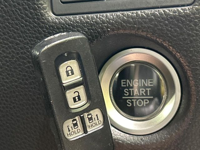 �yHonda�X�}�[�g�L�[�z�J�o����|�P�b�g�ɓ��ꂽ�܂܂ł��h�A�̎{���E�������\�ȃX�}�[�g�L�[�𑕔��B�G���W���̃I���E�I�t�����J�M�����o���K�v����������Ƃ��Ă��֗��ł���