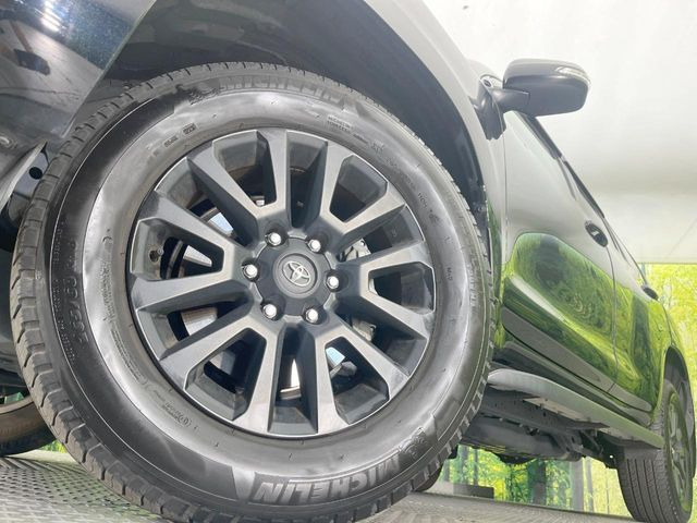 �y�����A���~�z�C�[���z�O�ςɃ}�b�`���������A���~�z�C�[���𑕒����Ă���܂��B�e��ЊO�A���~�z�C�[����A�X�^�b�h���X�^�C�����戵�����Ă���܂��B���񂲑��k����������
