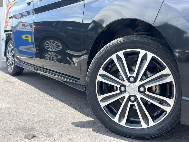 �y�����A���~�z�C�[���z�O�ςɃ}�b�`���������A���~�z�C�[���𑕒����Ă���܂��B�e��ЊO�A���~�z�C�[����A�X�^�b�h���X�^�C�����戵�����Ă���܂��B���񂲑��k����������
