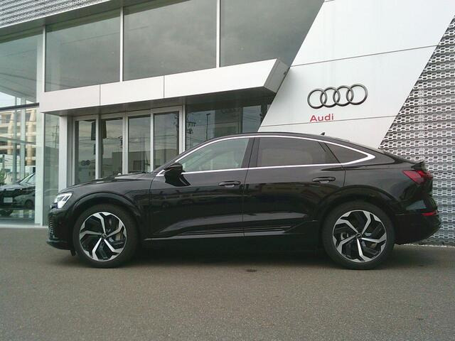 Q8スポーツバック e-tron55 クワトロ Sライン 4WD