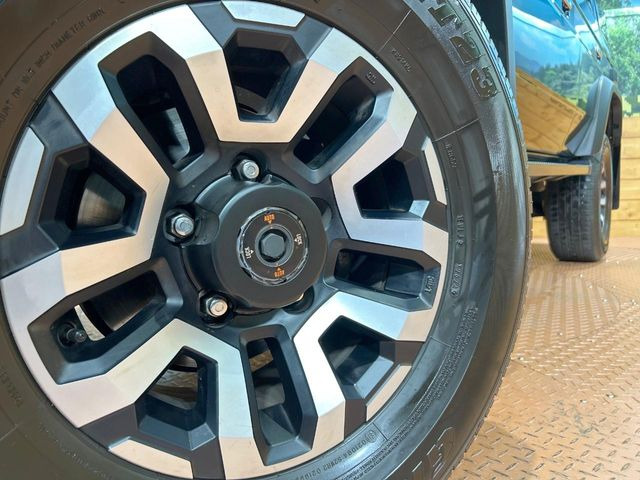 �y����16�C���`�A���~�z�C�[���z�O�ςɃ}�b�`���������A���~�z�C�[���𑕒����Ă���܂��B�e��ЊO�A���~�z�C�[����A�X�^�b�h���X�^�C�����戵�����Ă���܂��B���񂲑��k����������