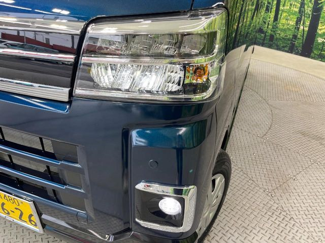 �yLED�w�b�h���C�g�z���V����ԑ��s�����ǍD�Ȏ��E���m�ۂ����S���ĉ^�]�ł��鍂�P�xLED�w�b�h���C�g�𑕔�!�_�����x�������A����d�͂��}�����Ă��܂��B