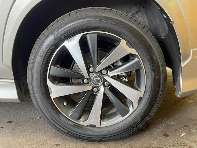 �y����18�C���`�A���~�z�C�[���z�O�ςɃ}�b�`���������A���~�z�C�[���𑕒����Ă���܂��B�e��ЊO�A���~�z�C�[����A�X�^�b�h���X�^�C�����戵�����Ă���܂��B���񂲑��k����������