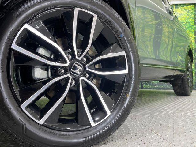 �y����18�C���`�A���~�z�C�[���z�O�ςɃ}�b�`���������A���~�z�C�[���𑕒����Ă���܂��B�e��ЊO�A���~�z�C�[����A�X�^�b�h���X�^�C�����戵�����Ă���܂��B���񂲑��k����������