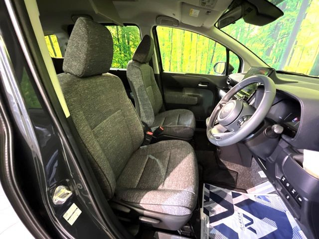 運転席シート廻りは使用感も少なく、良好な状態となっています。丁寧に使われていたことがよくわかりますね。