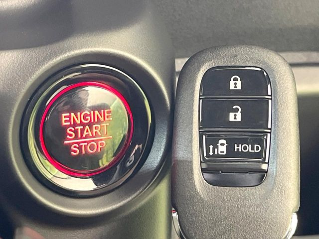 �yHonda�X�}�[�g�L�[�z�J�o����|�P�b�g�ɓ��ꂽ�܂܂ł��h�A�̎{���E�������\�ȃX�}�[�g�L�[�𑕔��B�G���W���̃I���E�I�t�����J�M�����o���K�v����������Ƃ��Ă��֗��ł���