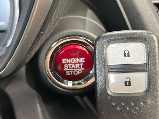 �yHonda�X�}�[�g�L�[�z�J�o����|�P�b�g�ɓ��ꂽ�܂܂ł��h�A�̎{���E�������\�ȃX�}�[�g�L�[�𑕔��B�G���W���̃I���E�I�t�����J�M�����o���K�v����������Ƃ��Ă��֗��ł���