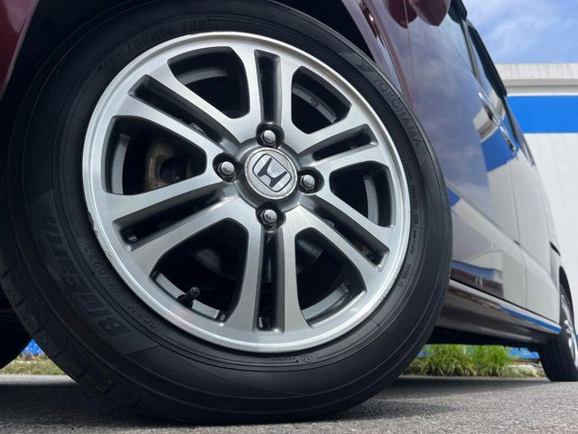 �y�����A���~�z�C�[���z�O�ςɃ}�b�`���������A���~�z�C�[���𑕒����Ă���܂��B�e��ЊO�A���~�z�C�[����A�X�^�b�h���X�^�C�����戵�����Ă���܂��B���񂲑��k����������