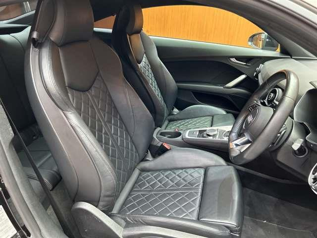 TTクーペ2.0 TFSI クワトロ 4WD