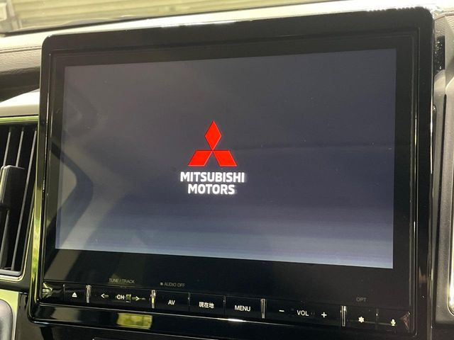 【純正10.1型ナビ】人気の純正ナビを装備。オーディオ機能も充実しており、Bluetooth接続すればお持ちのスマホやMP3プレイヤーの音楽を再生可能!毎日の運転がさらに楽しくなります!!
