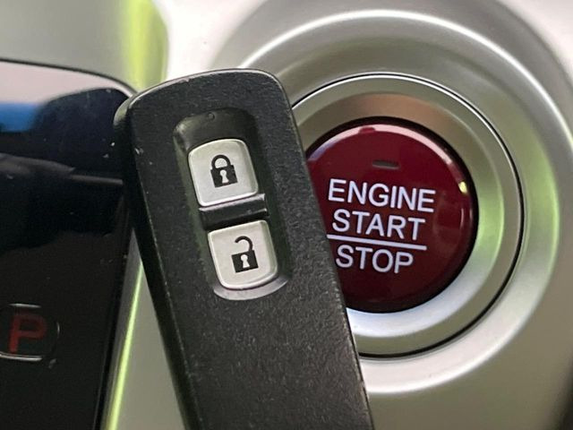 �yHonda�X�}�[�g�L�[�z�J�o����|�P�b�g�ɓ��ꂽ�܂܂ł��h�A�̎{���E�������\�ȃX�}�[�g�L�[�𑕔��B�G���W���̃I���E�I�t�����J�M�����o���K�v����������Ƃ��Ă��֗��ł���