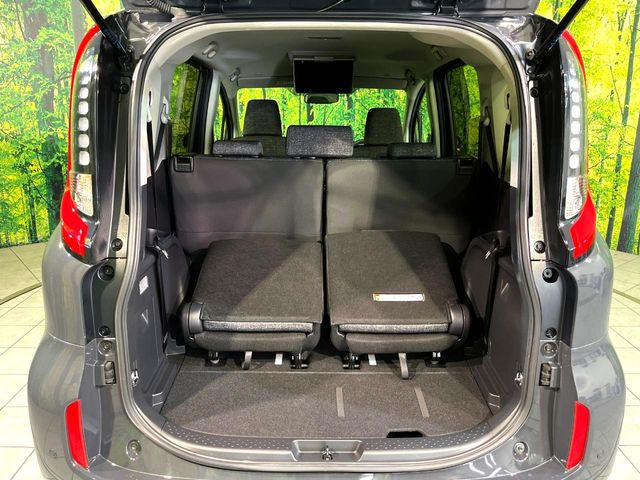 普段のお買い物や通勤、送迎等に十分な荷室スペースを確保しております。セカンドシートを倒すと、大きな荷物の積載も可能です♪