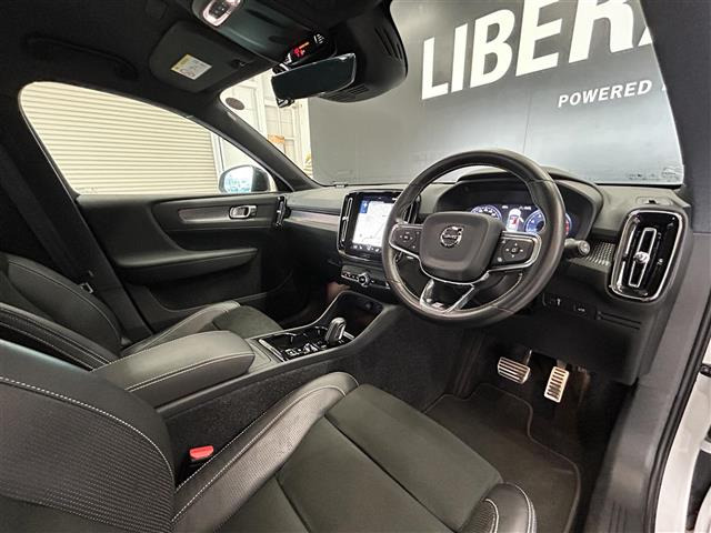 XC40T4 AWD Rデザイン 4WD